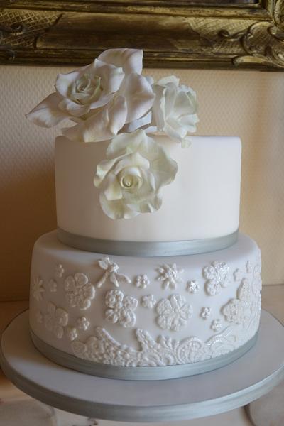 Wedding cake roses and lace - Cake by Le Sucre et Moi Fabrizia M.