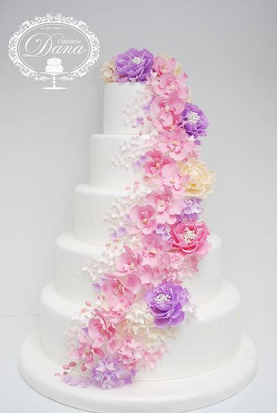 Wedding cake whit flowers - Cake by Cofetaria Dana