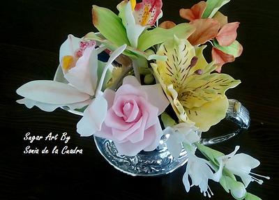 Sugar paste flowers - Cake by Sonia de la Cuadra