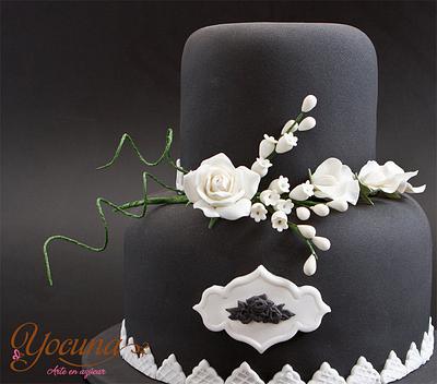 Sobriedad en tarta - Cake by Yolanda Cueto - Yocuna Floral Artist