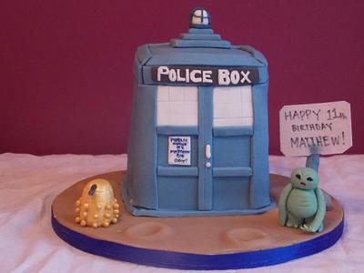 Dr Who Tardis Cake - Cake by CupNcakesbyivy