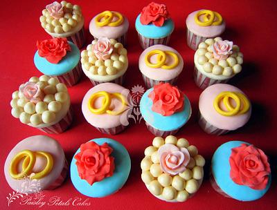 Vintage Cupcakes - Cake by Paisley Petals Cakes