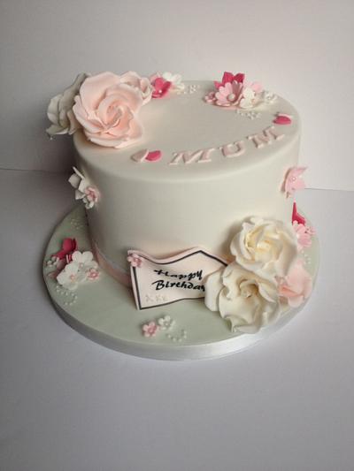 Pretty pink and white flowers cake - Cake by Isabelle