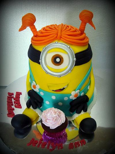 Lady minion - Cake by Xavier Boado