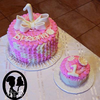 Pink and White 1st birthday - Cake by Dessert By Design (Krystle)
