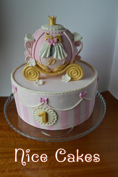 First anniversary - Cake by Paula Rebelo