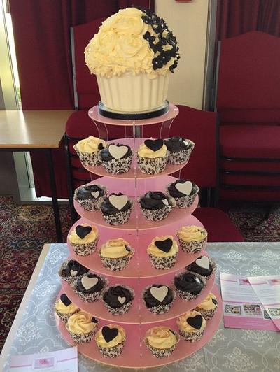 Black and white wedding cupcake tower - Cake by Savanna Timofei