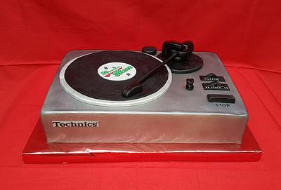 Record player - Cake by Tirki