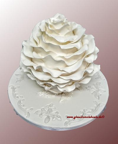 Rose Cake - Cake by Sunita