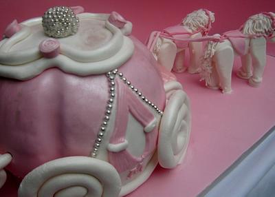 Horse and Carriage - Cake by snowy325