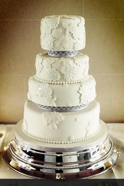 Lace wedding cake  - Cake by Lisa Salerno 