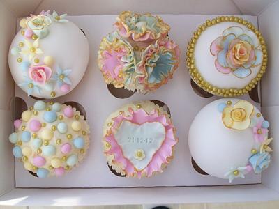 Vintage cupcakes - Cake by TraceyWheeler