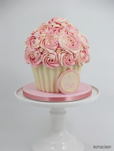 Giant cupcake - Bachelorette party - Cake by Sandra_Bakery