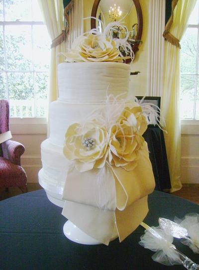 Elegant Wedding - Cake by Theresa