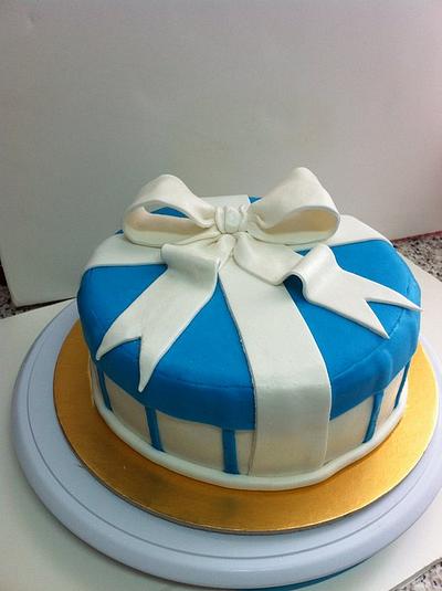 Gift box cake! - Cake by sadiawasim