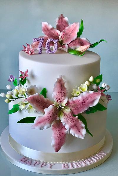 Stargazer Lily - Cake by Lorraine Yarnold