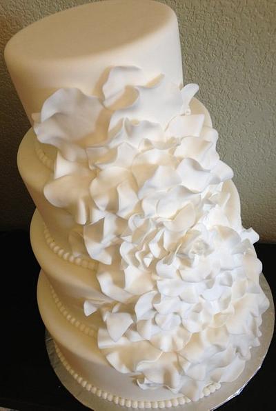 White wedding - Cake by Ohmygorgeouscakes