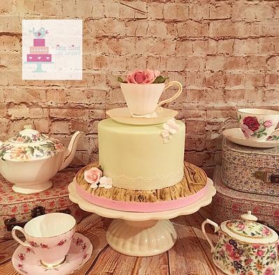 Vintage tea - Cake by Littlebirdcakecompany