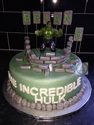 Incredible Hulk  - Cake by theweebankiebaker
