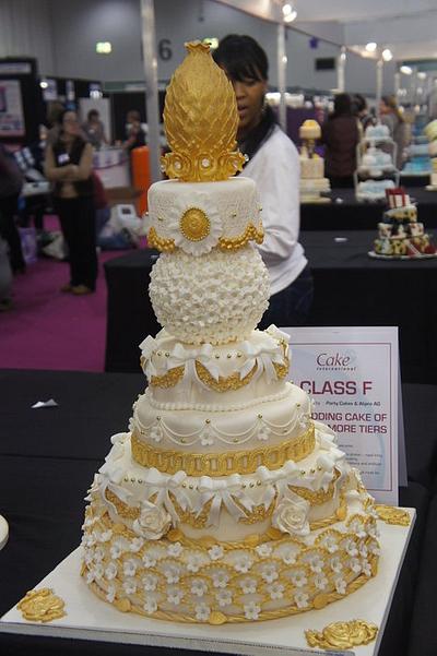 6 tier wedding cake - Cake by Maja Brookes