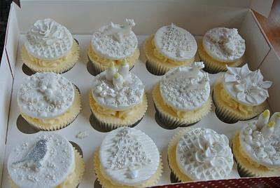 White Christmas Cupcakes - Cake by Alison Bailey