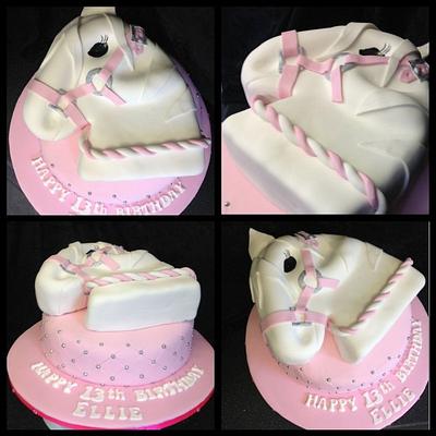 My first horse cake - Cake by Kirstie's cakes