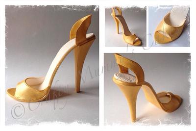 Hand painted Gold Shoe - Cake by CraftyMummysCakes (Tracy-Anne)