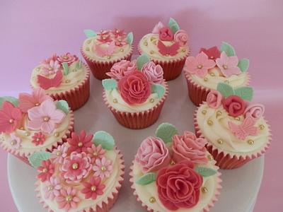 Something Floral - Cake by CheryllsCupcakes