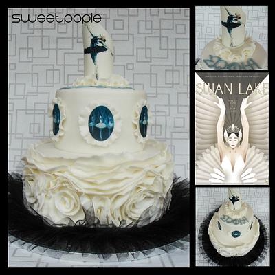 Swan lake cake - Cake by Sweetpopie cakes
