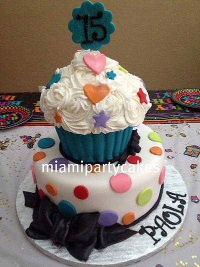 Cupcake 15's - Cake by Annie