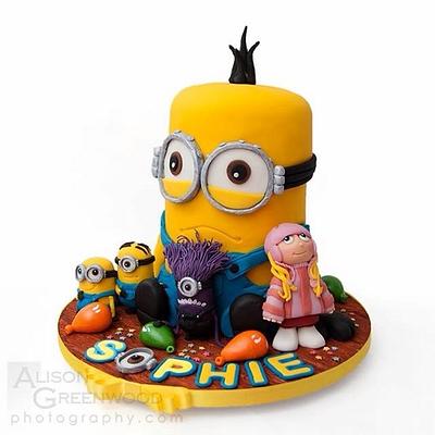 Sophie's minions - Cake by The hobby baker 