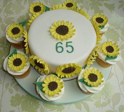 Sunflower cake and cupcakes - Cake by GemCakes