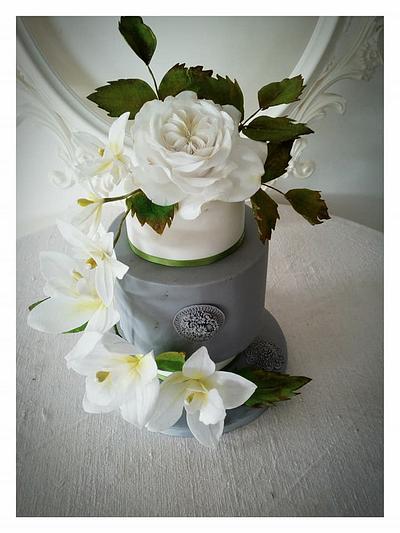 My wafer paper flowers cake - Cake by Nicole Veloso