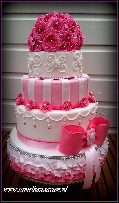 Pink Ruffle Weddingcake - Cake by Sam & Nel's Taarten