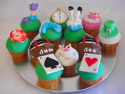 Alice in Wonderland Cupcakes - Cake by Michelle