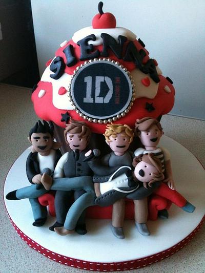 One Direction giant cupcake - Cake by Bezmerelda