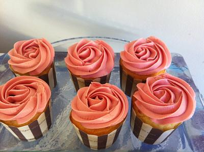 cupcakes - Cake by Cakesbytoi