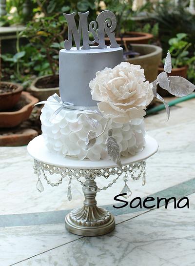 White and Silver Elegance - Cake by saema