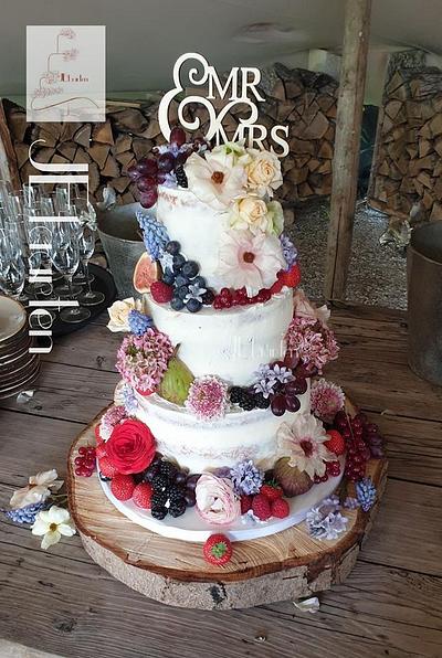 Semi naked weddingcake, with fresh flowers and fruits - Cake by Judith-JEtaarten