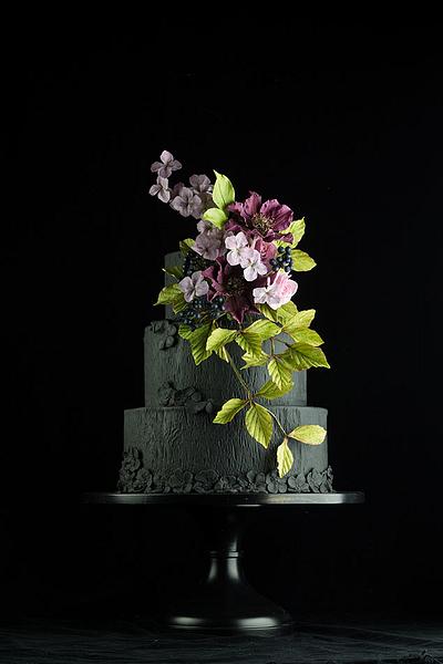 Black wedding cake with clematis sugarflowers - Cake by Lina Veber 