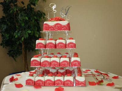RED ROSES WEDDING CAKE - Cake by Sugarart Cakes