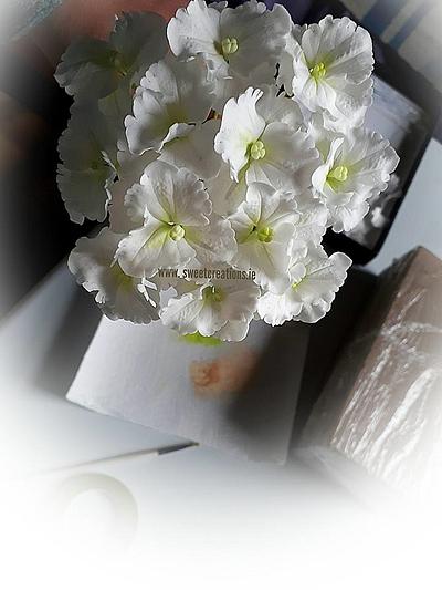 Hydrangea Sugar Flowers - Cake by Sweet Creations