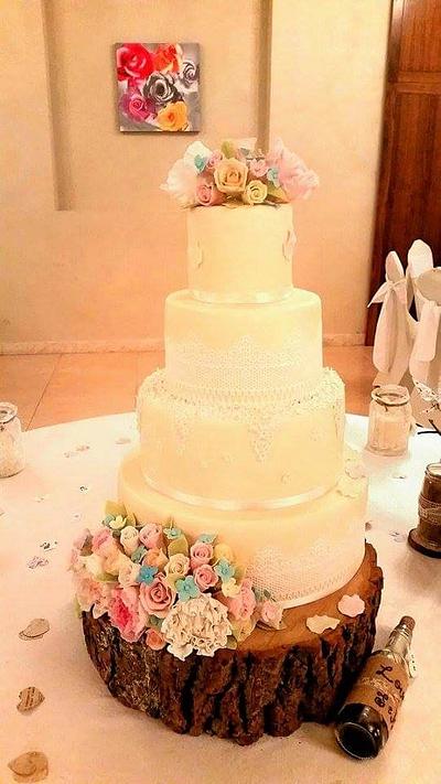 Lace and flowers wedding cake - Cake by Roberta
