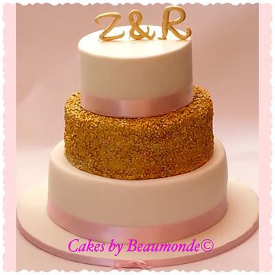 Wedding cake 'white and gold with a touch of pink', part #1 - Cake by Cakes by Beaumonde