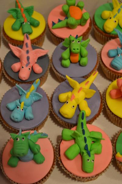 dragon cupcakes - Cake by Fantaartsie  Tamara van der Maden - Ritskes