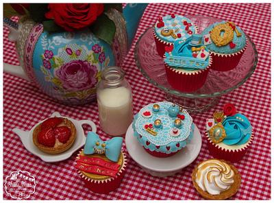 Alice in Wonderland: Disney Cupcake Collaboration - Cake by Little Miss Cupcake