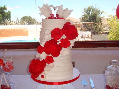 White and red wedding cake - Cake by Vanessa Figueroa