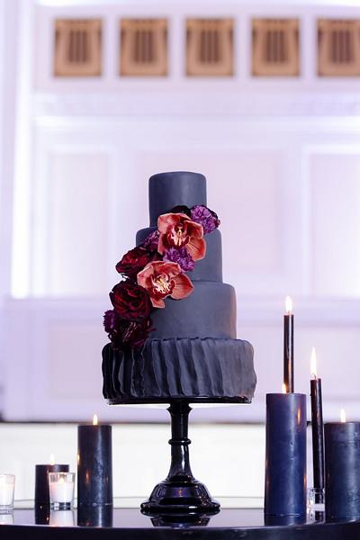 Black wedding cake - Cake by Denise Makes Cakes