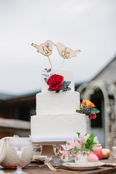 2 little birds wedding cake - Cake by Emma Waddington - Gifted Heart Cakes