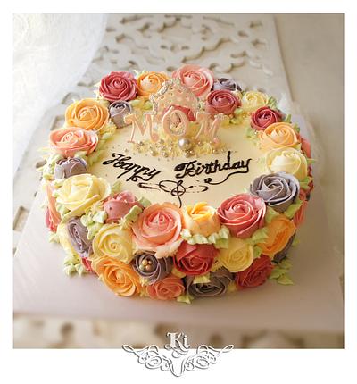 Butter cream Roses Birthday Cake  - Cake by Phuong Nguyen